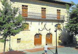 La Casa de las Cadenas acumula años de olvido y de proyectos frustrados.