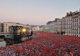 Muere un hombre en fiestas de Baiona de una paliza tras reprender a unos jóvenes que orinaban frente a su casa