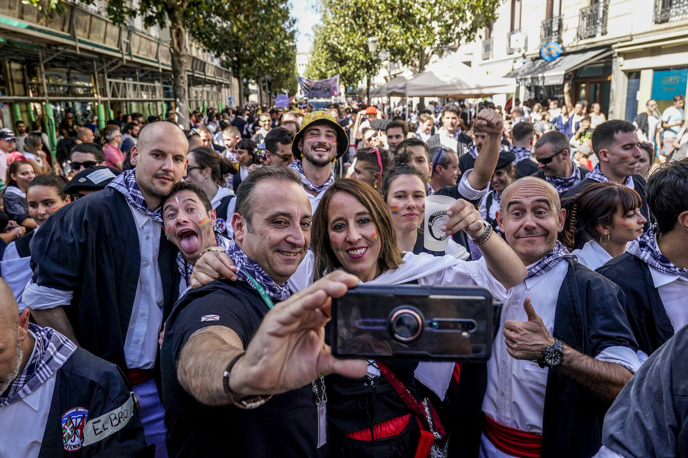 La fiesta sin fin de neskas y blusas