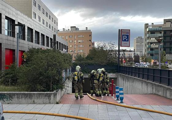 Incendio en el garaje de Eroski en Salburua