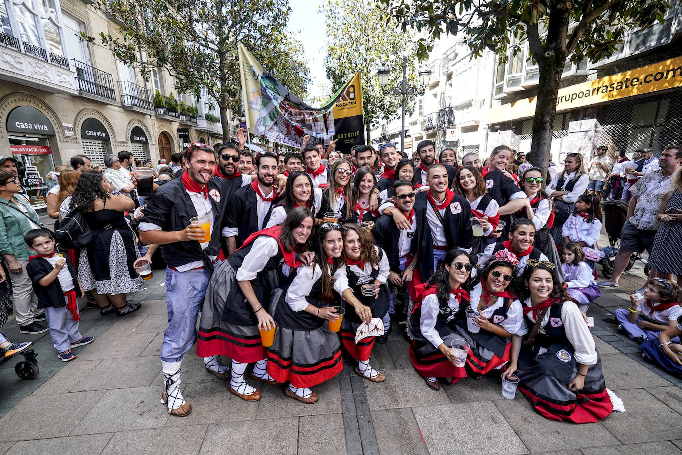 La fiesta sin fin de neskas y blusas