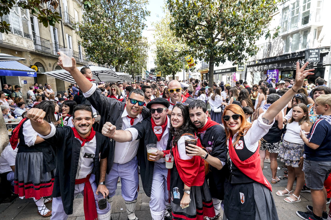 La fiesta sin fin de neskas y blusas