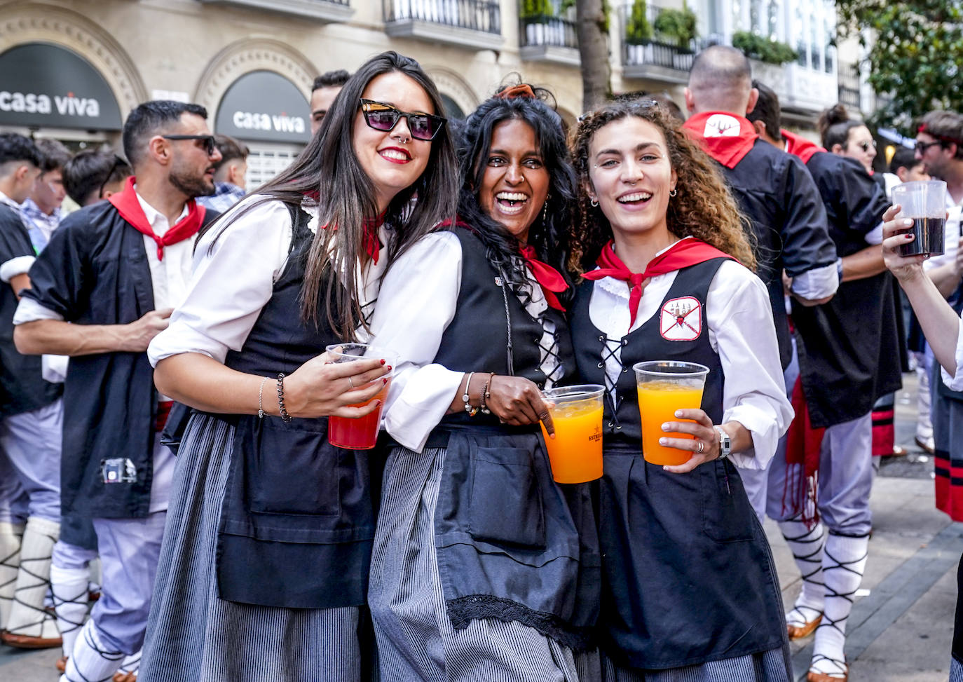 La fiesta sin fin de neskas y blusas