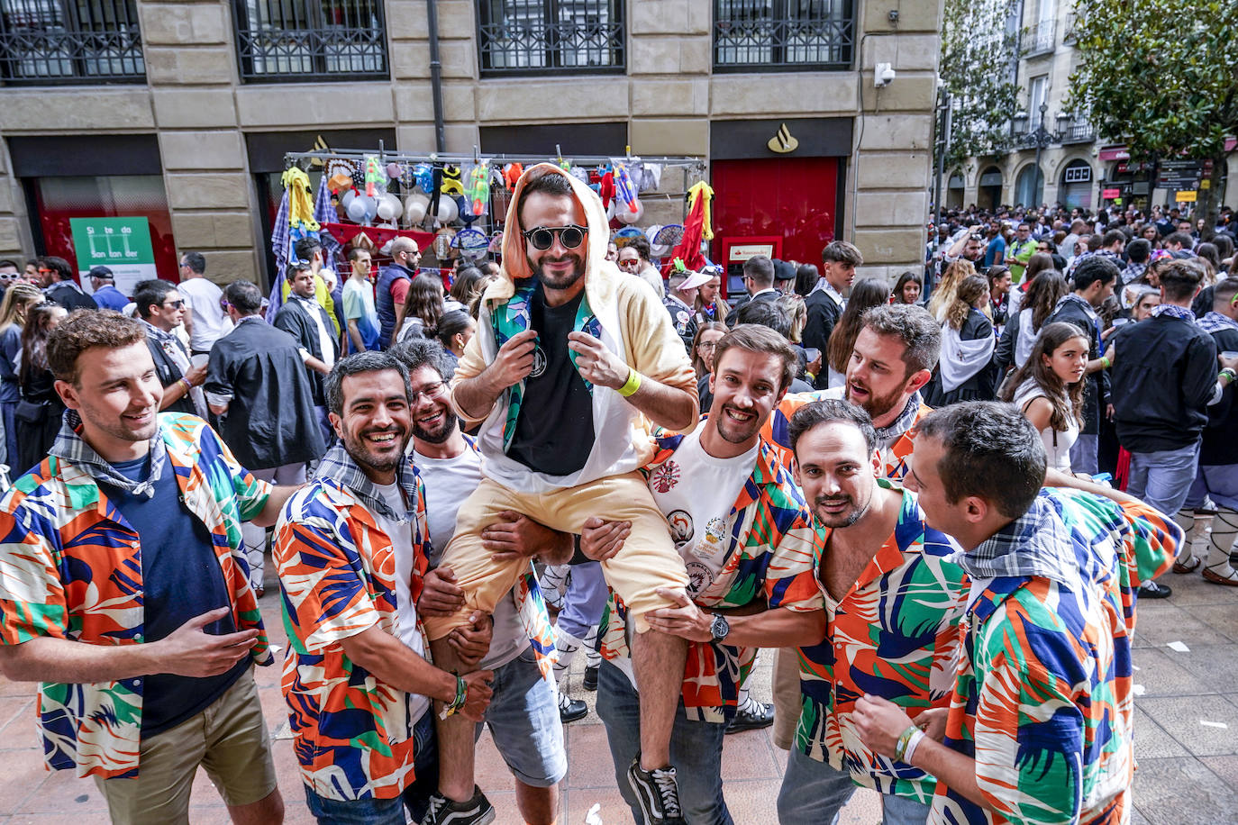 La fiesta sin fin de neskas y blusas