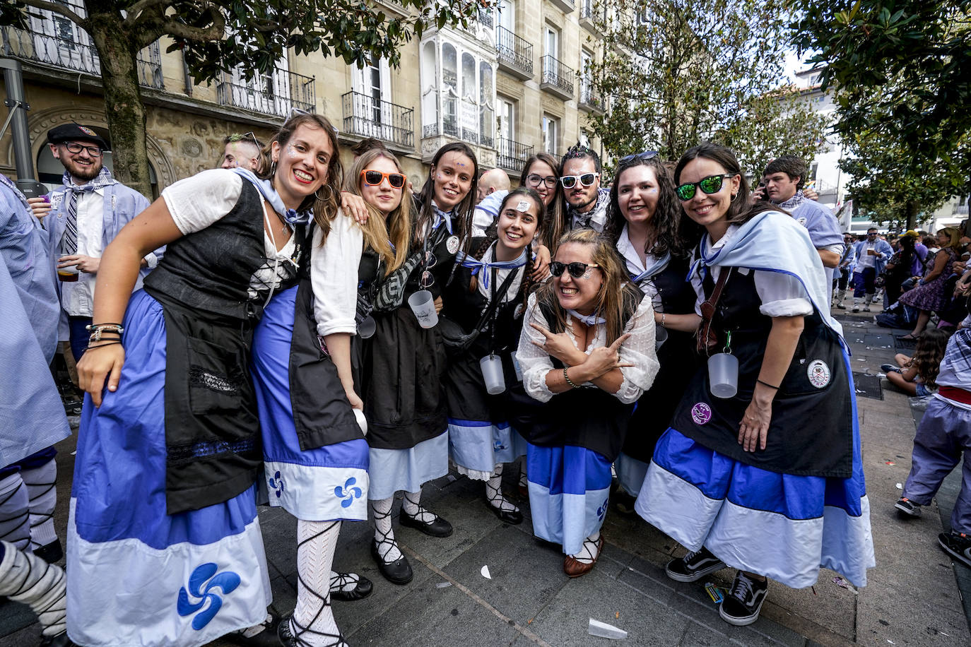 La fiesta sin fin de neskas y blusas