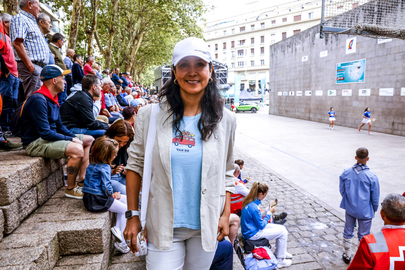 Lidia Arriagada, chilena residente en Nueva York, se emocionó con los pelotaris.