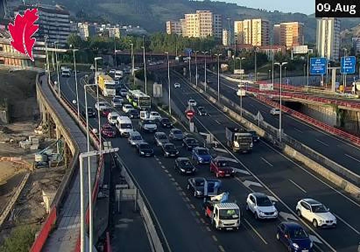 Normalidad en la A-8 tras las retenciones provocadas por las obras en el puente de Rontegi