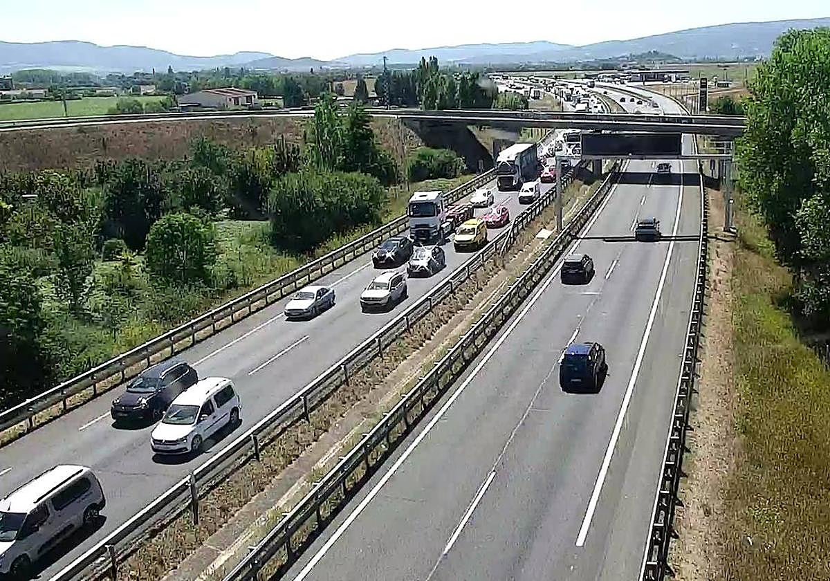 La A-1, sentido Irún, recupera la normalidad tras 3 kilómetros de retenciones