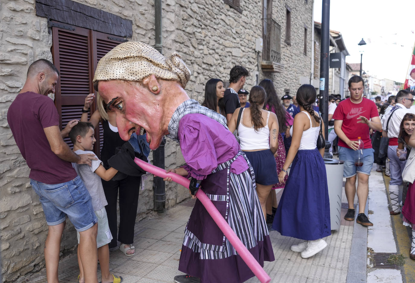 La Bajada del Brujo en Nanclares de la Oca, en imágenes