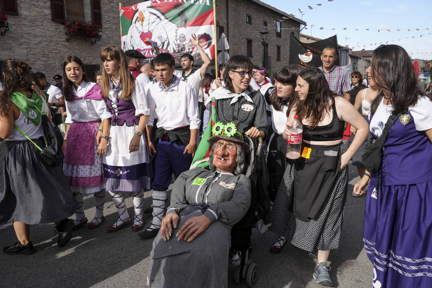 La Bajada del Brujo en Nanclares de la Oca, en imágenes