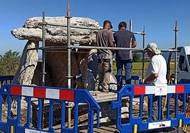 La intervención para recuperar los daños ocasionados en el dolmen concluyó el lunes pasado.