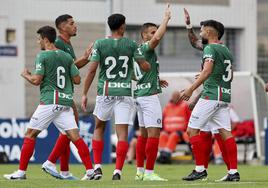 Los jugadores albiazules celebran un gol en pretemporada.