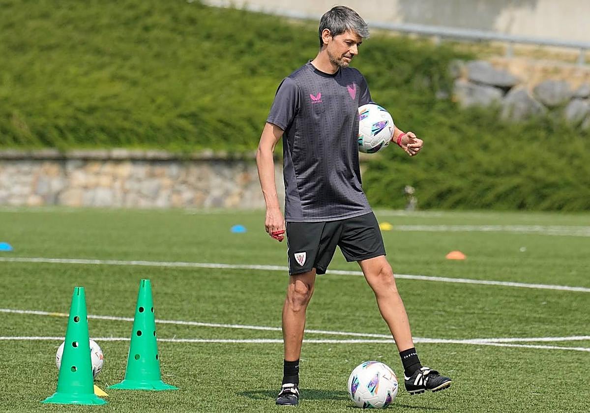 Aznar, durante un entrenamiento en Lezama.
