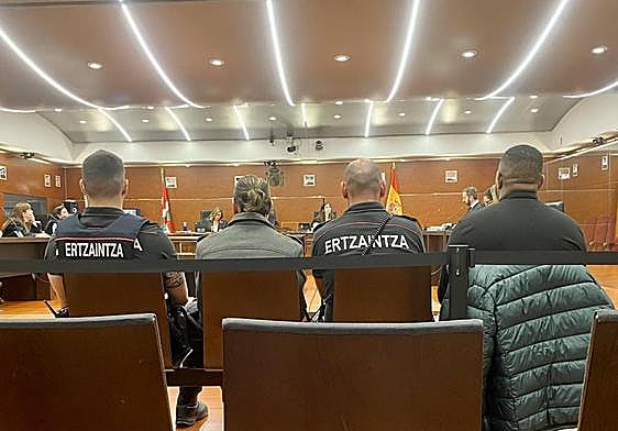 El segundo por la izquierda, el ya condenado.