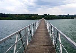 Pasarela que se encuentra en la zona del pantano.