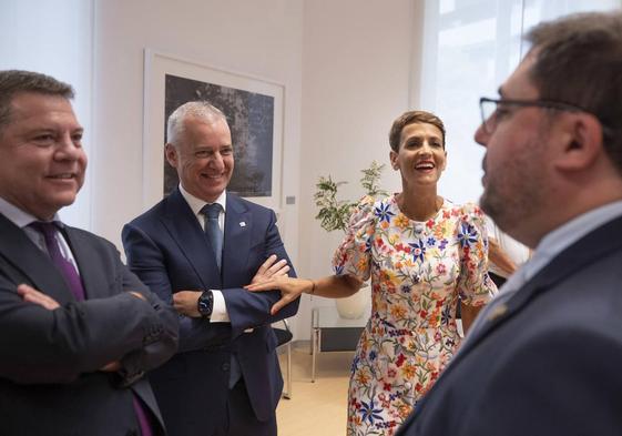 Emiliano García-Page,Iñigo Urkullu,María Chivite y Adrián Barbón, en la toma de posesión de la presidenta navarra