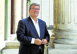 Juan Mari Aburto, ayer en la balconada del Ayuntamiento.