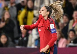 Olga Carmona celebra el gol de la victoria.