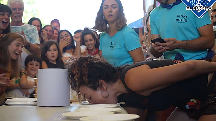 El concurso de 'comeflanes' conquista Aste Nagusia: «He acabado con ganas de vomitar»