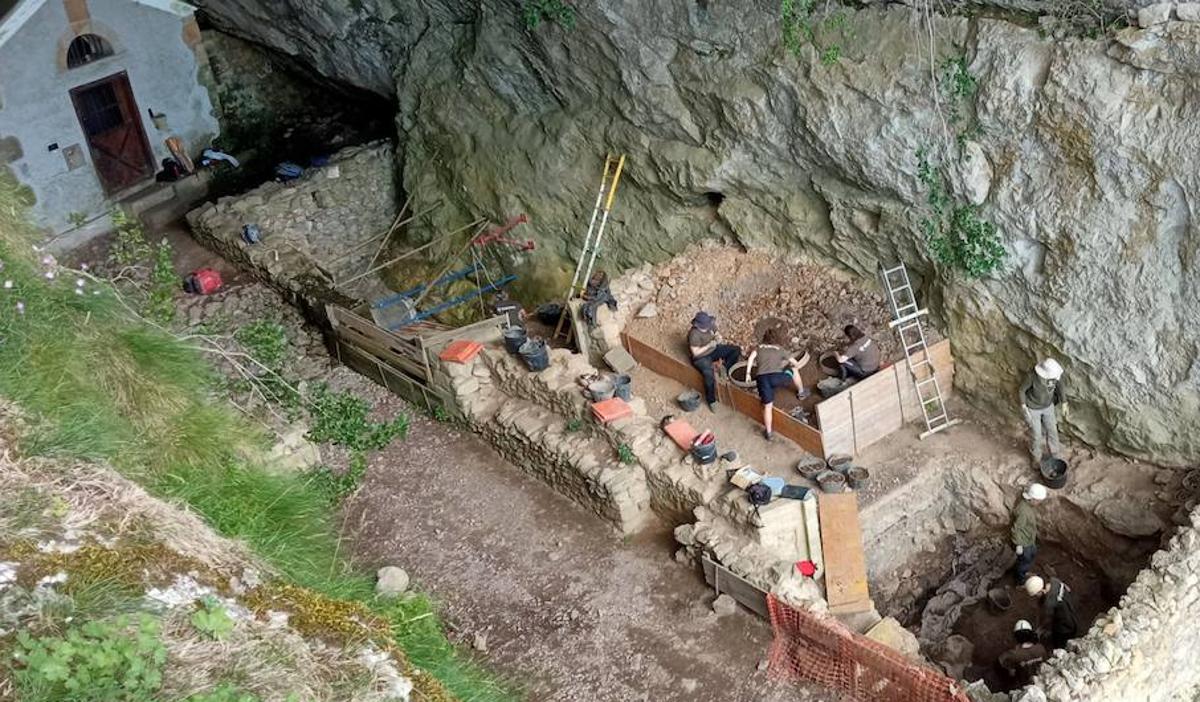 Excavación en la zona de la ermita y la venta.