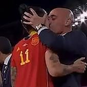 Jenni Hermoso denuncia presiones de la Federación y dice que se siente víctima de una «agresión»