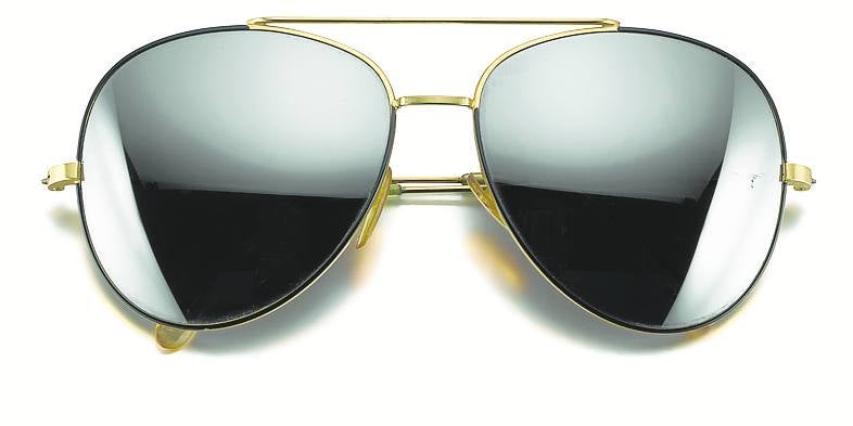 Gafas de sol. Estas gafas de aviador, sin marca atribuible, casi duplica en preventa la estimación original de 4.600 euros. Se ofrecen otros dos pares - unas Ray-Ban de los 70 y una montura con cristales estrellados similar a la que luce en el vídeo de 'We Will Rock You'.