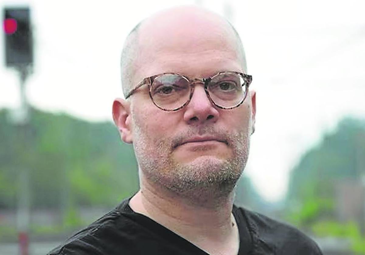 Tobias Nanz trabaja en una investigación sobre el teléfono rojo en la Universidad del Sur de Dinamarca.