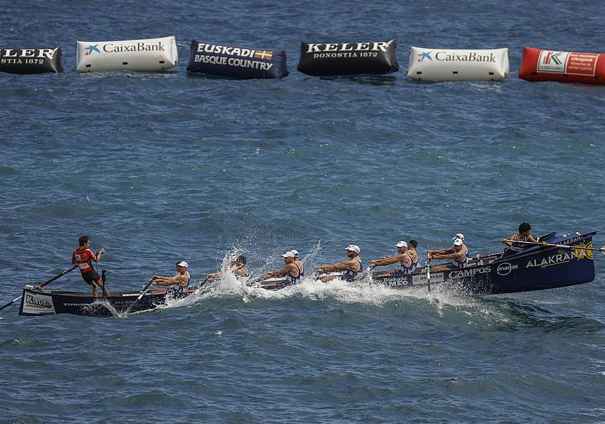 Urdaibai recupera el terreno perdido entre las olas