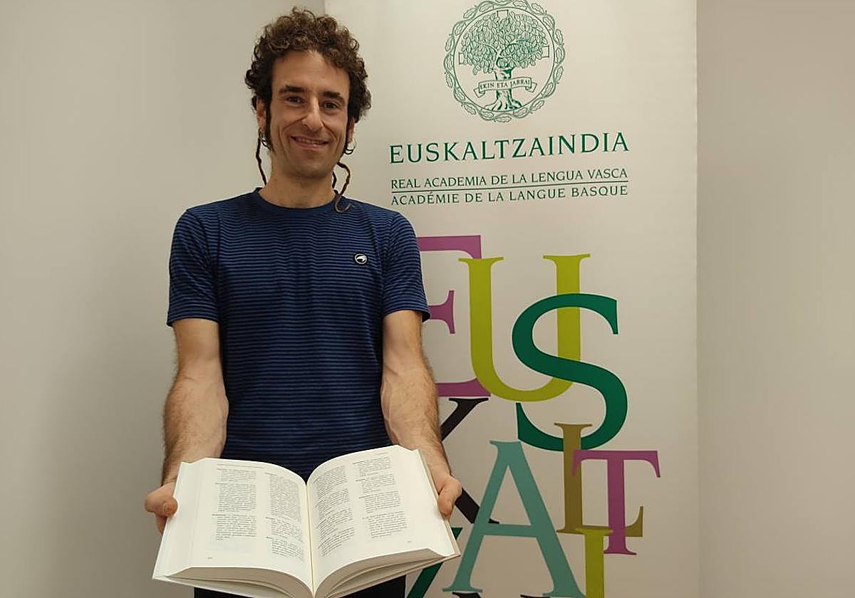 Ibai Iriartek 'Joakin Lizarragaren lexikoaren azterketa' liburua plazaratu zuen.