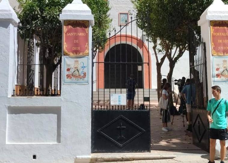 La parroquia de la Divina Pastora de Motril en la que permanece encerrada la madre de Rubiales en huelga de hambre.