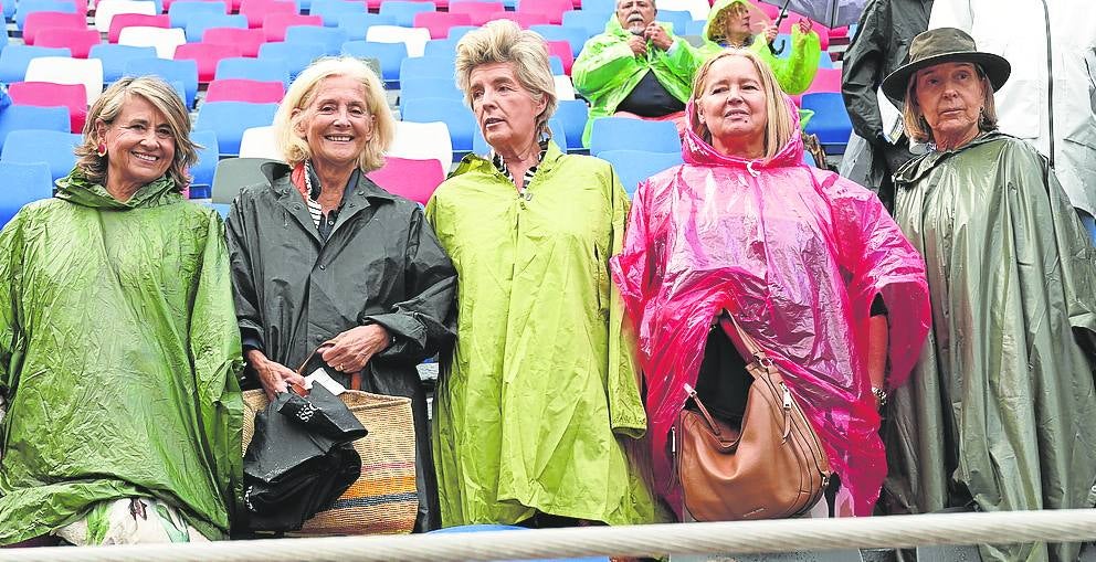 Vicky Arístegui, María Eugenia Castellanos, Bussy Von Heeren, María Icaza y Pilar Urizar.