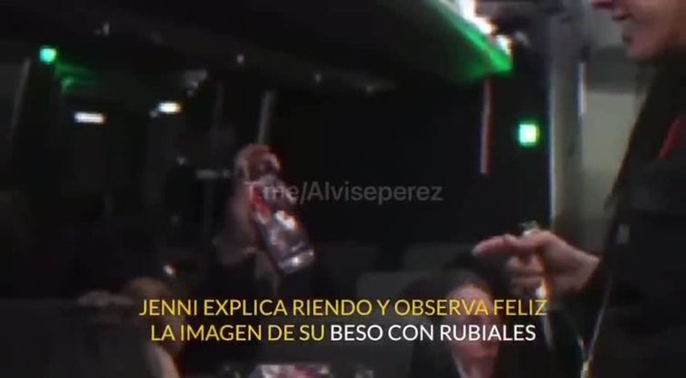 Nuevo vídeo de la celebración de las campeonas en el autobús en el que hablan del beso de Rubiales