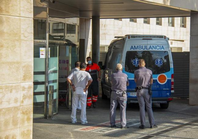 Servicio de Urgencias del Hospital Santa Ana de Motril este miércoles tras el ingreso de la madre de Rubiales.