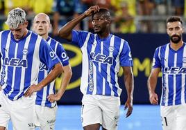 Sylla se lamenta en el partido en Cádiz.