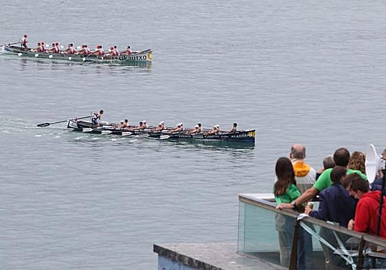 Los remeros de Urdaibai, en la segunda tanda de la Bandera de la Concha.