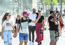 El entorno del Guggenheim ha sido a lo largo de todo el periodo estival uno de los lugares más concurridos por los visitantes.