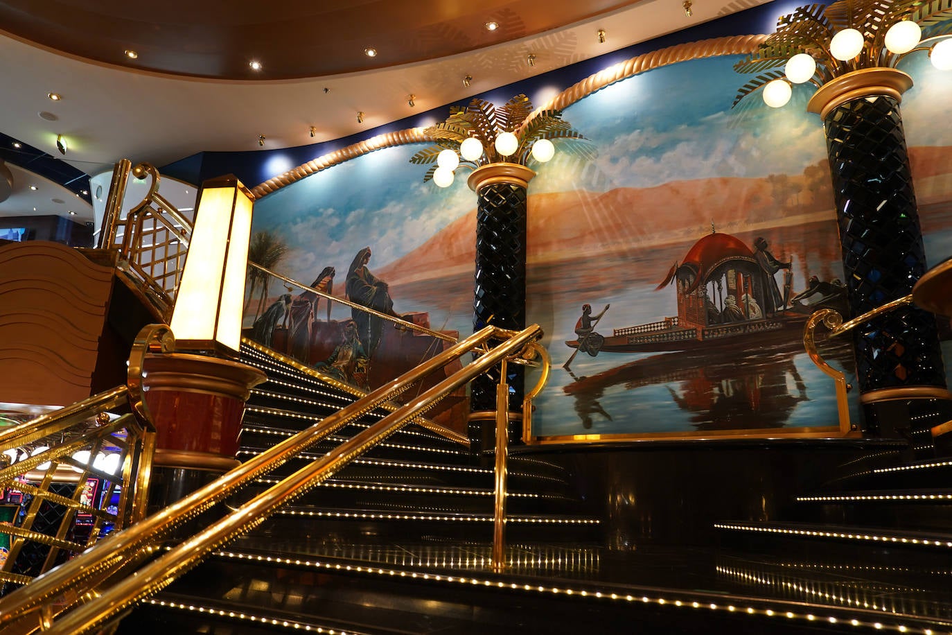 Así el MSC Fantasia, el colosal crucero que ha llegado a Getxo