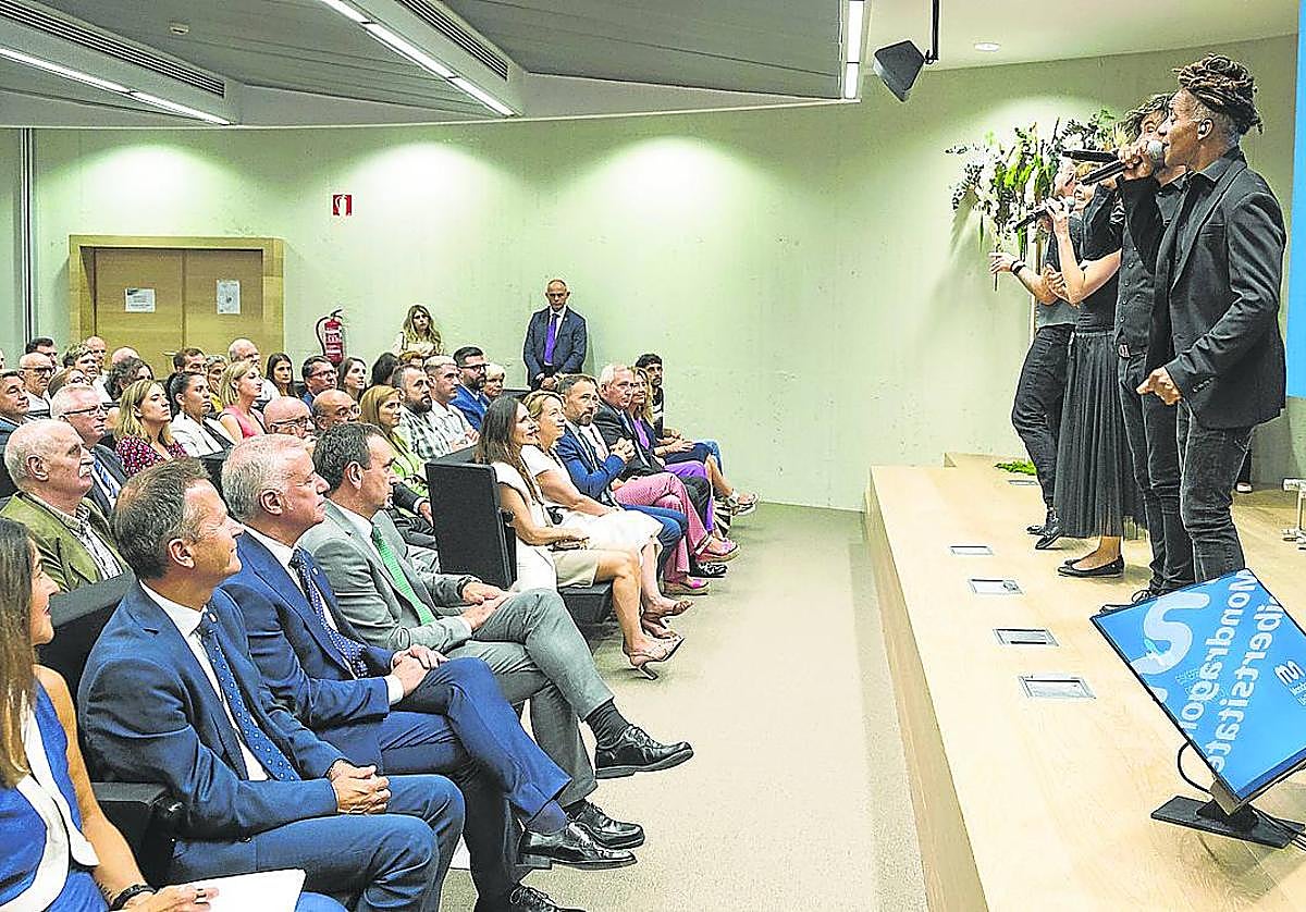 El lehendakari y el consejero de Educación acudieron a la apertura del curso en Oñati.