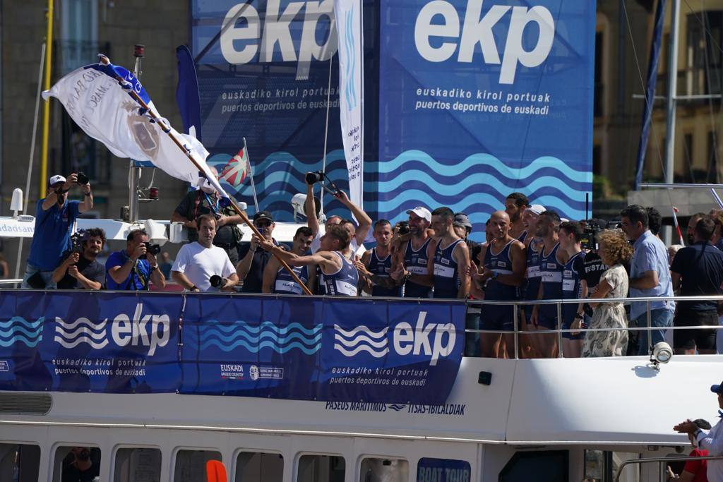 Las imágenes de la celebración de Urdaibai tras coronar La Concha