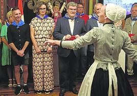 Elixabete Etxanobe, junto a Juan Mari Aburto, asistió el pasado agosto a la recepción ofrecida por el Ayuntamiento bilbaíno.