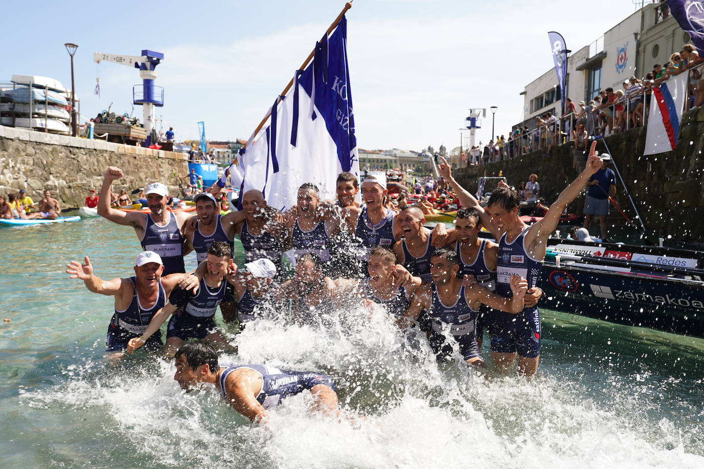 Las imágenes de la celebración de Urdaibai tras coronar La Concha