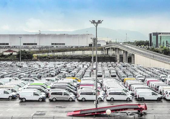 Exteriores de la fábrica de Mercedes en Vitoria alrededor de la cual girará el polo de automoción vasco.