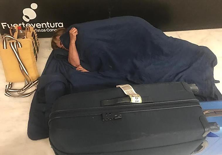 Imagen de una de las pasajeras atrapadas en Fuerteventura.