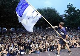 Bermeo rinde tributo a sus héroes