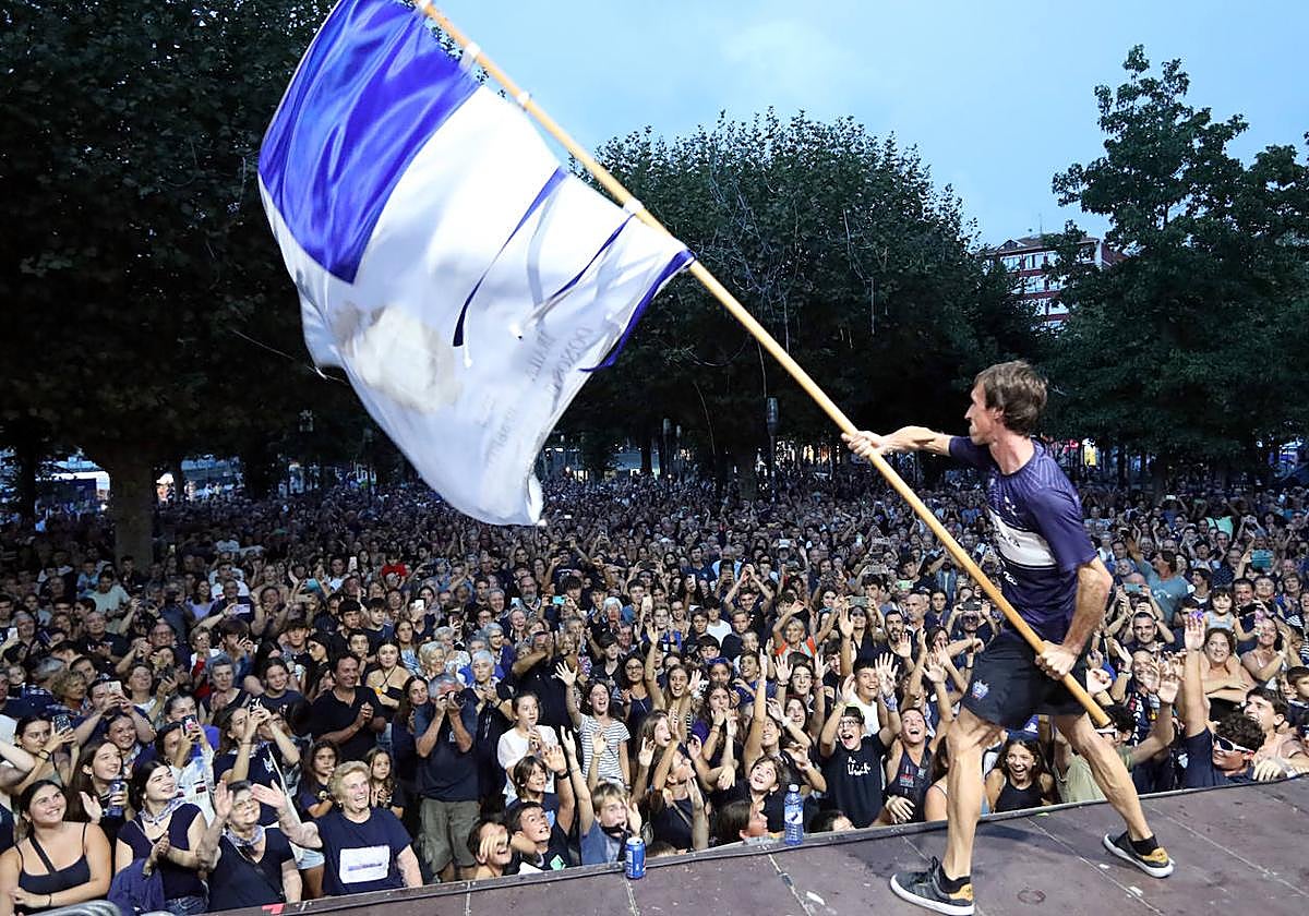 Bermeo rinde tributo a sus héroes