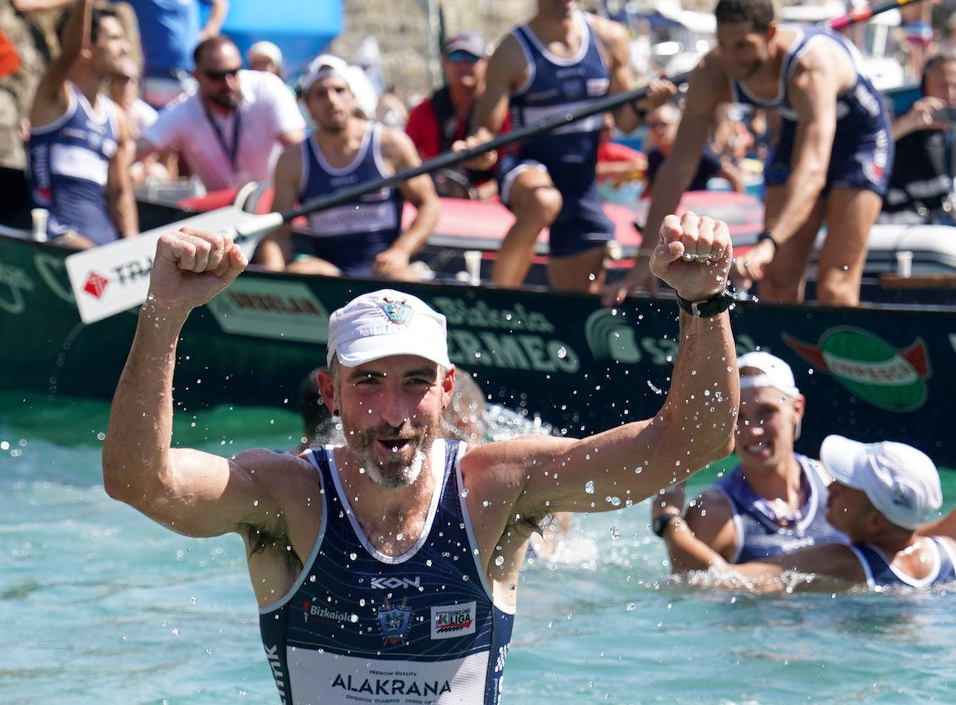 Las imágenes de la celebración de Urdaibai tras coronar La Concha