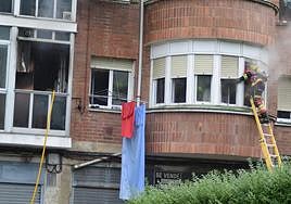 Un intoxicado por inhalación de humo tras el incendio de una vivienda en Otxarkoaga