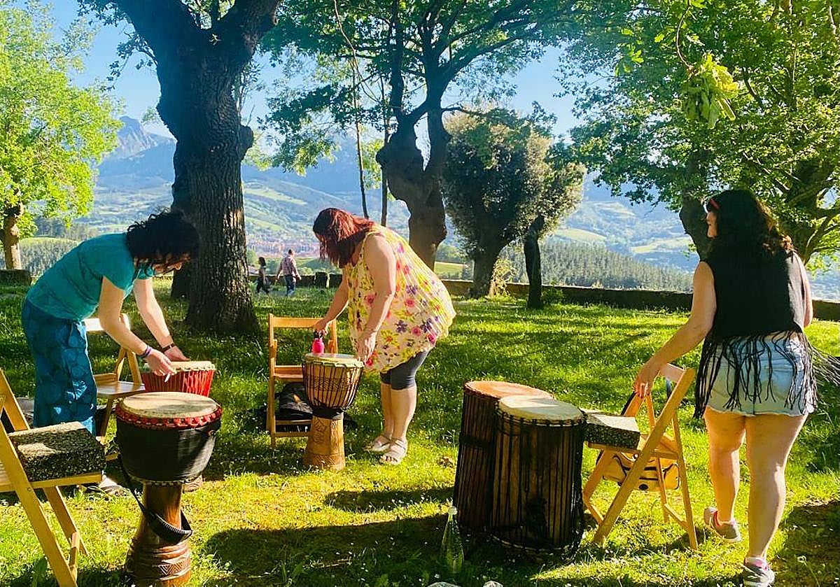 La Escuela de Empoderamiento ofrece también talleres de percusión