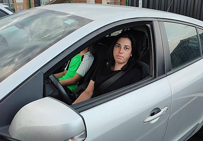 Iratxe Nieve, en su vehículo.