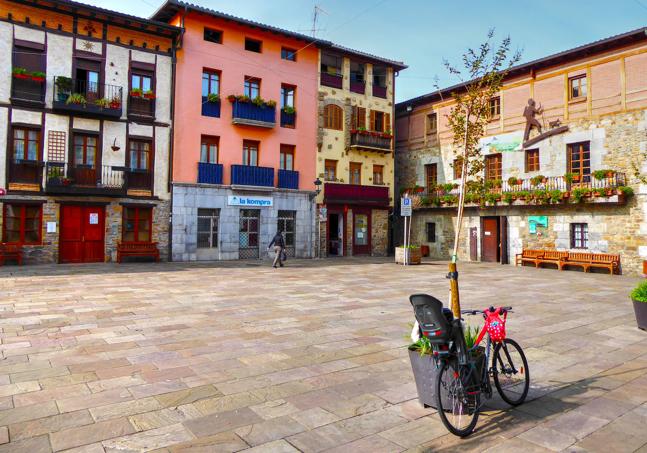 Gorbieako Parketxea de Areatza, en la Gudarien Plaza.